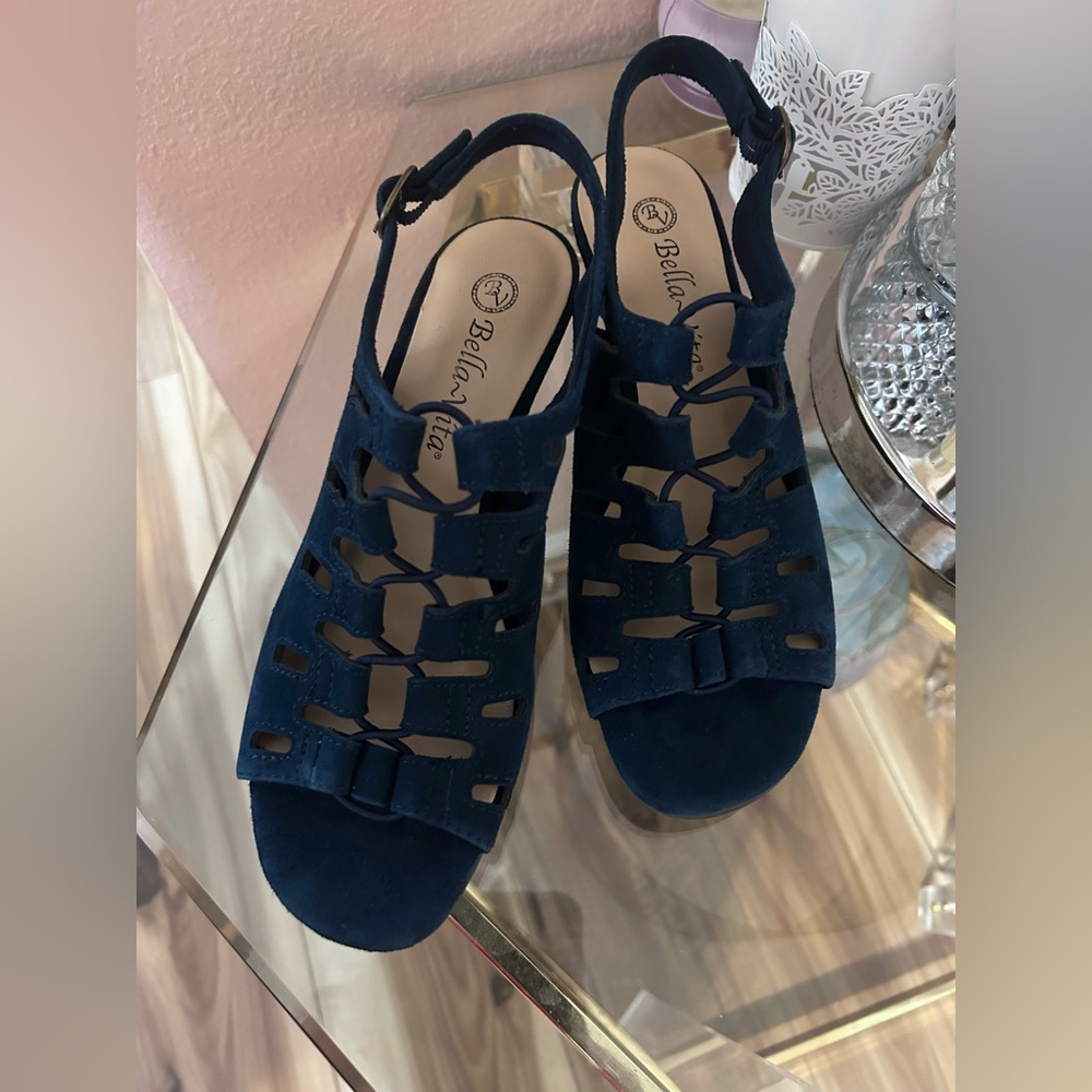 New Bella Vita Blue Gladiator Sandals Elegant Suede Leather Kitten Wedge Size 6